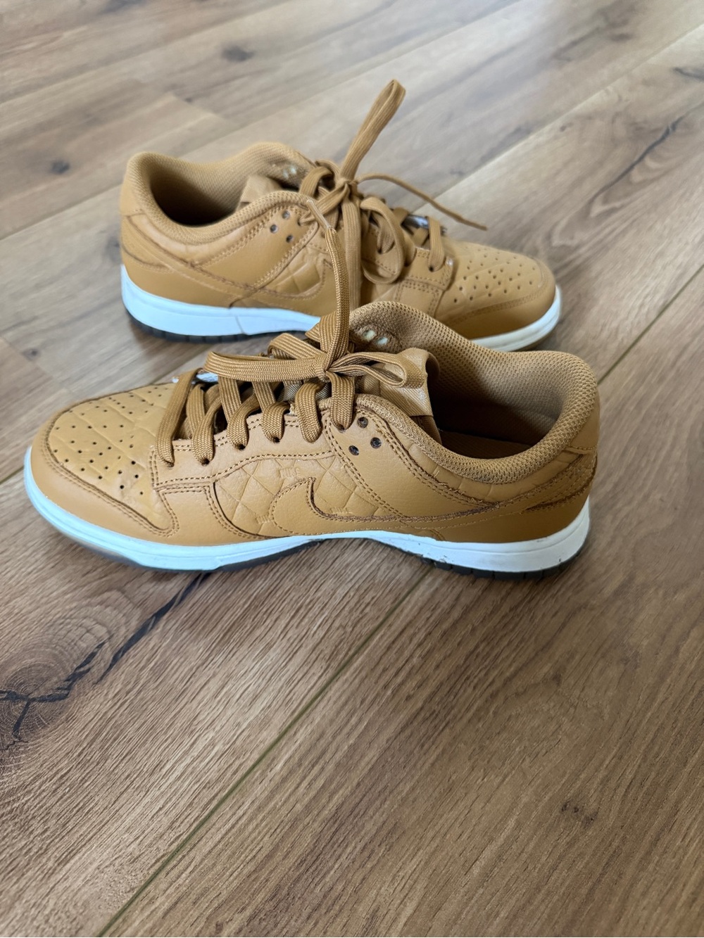 Nike Low-Top Sneakers in Wheat